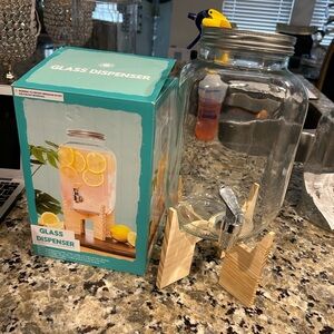 Drink Glass Dispenser 1 gallon serving Jug new!